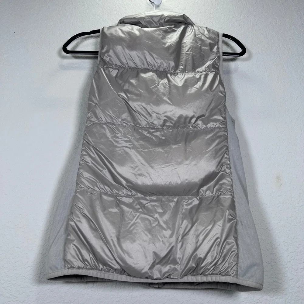 Fabletics Puffer Vest Lightweight Quilted Full Zip Sleeveless Layer size small - Picture 8 of 8